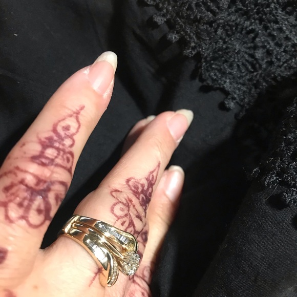 Preowned 14k genuine diamond ring w/enhancer - Picture 4 of 5